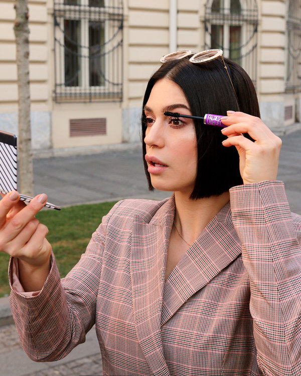 Jedan kofer, Paula i #salonefekt u gradu: kako se nova Maybelline maskara ušuljala na Instagram?